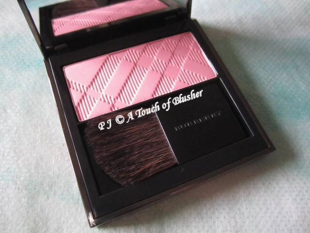 burberry light glow blush