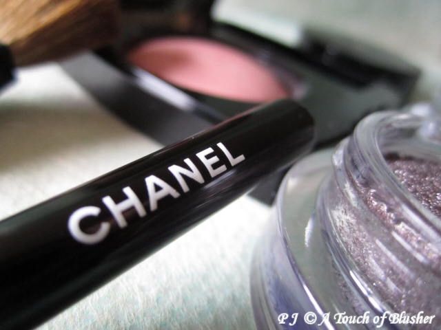 Fall 2011 Makeup Chanel Illusion d'Ombre in 83 Illusoire & 84 Épatant and Contraste in 68 Rose Écrin
