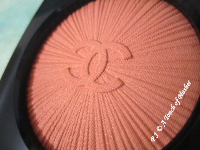 Chanel Blush Lumiere Peche Rosee Spring 2022 Makeup 2