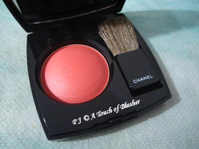 Chanel Joues Contraste Silky Powder Blush in 55 IN LOVE Rare